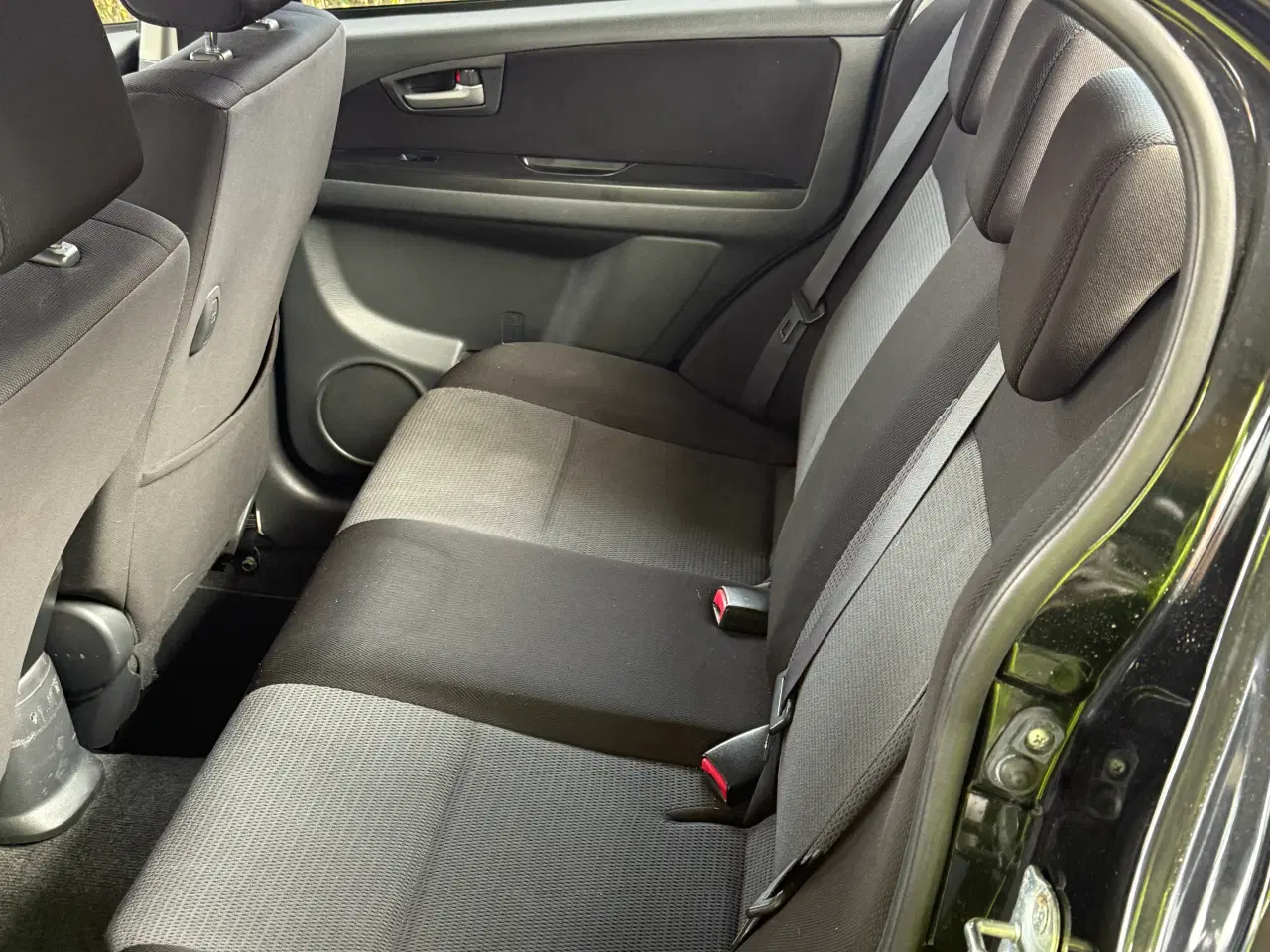 Billede 2 - Pæn og velkørende Suzuki SX4