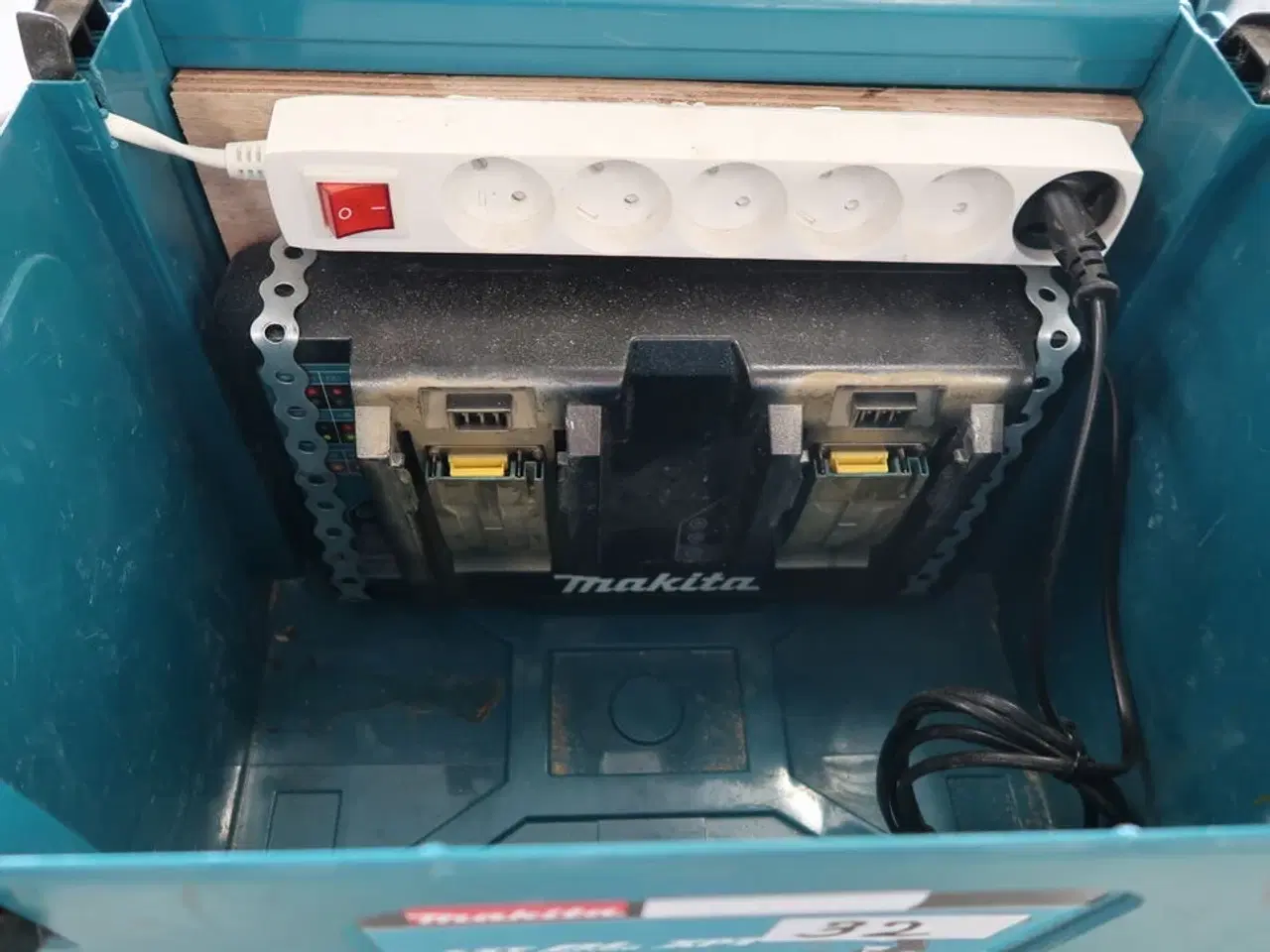 Billede 2 - Lader dobbelt MAKITA indbygget i MAKITA kasse