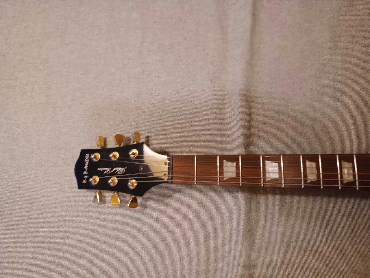 Billede 3 - Flot B&B Audio elguitar – sort med guldfarvet hard