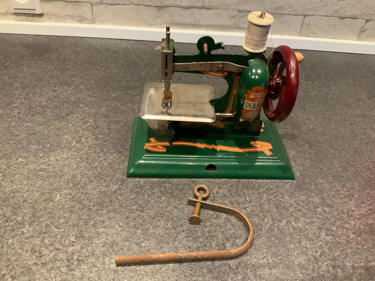 Billede 4 - Gammel legetøjs symaskine
