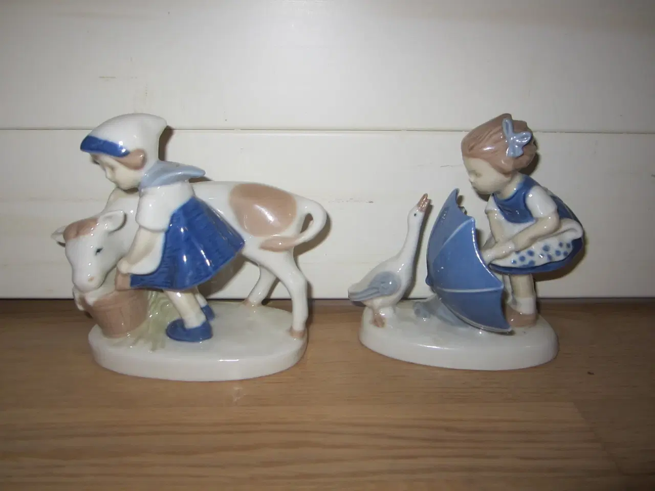 Billede 1 - 2 skønne tyske figurer med saksen pr stk 50kr