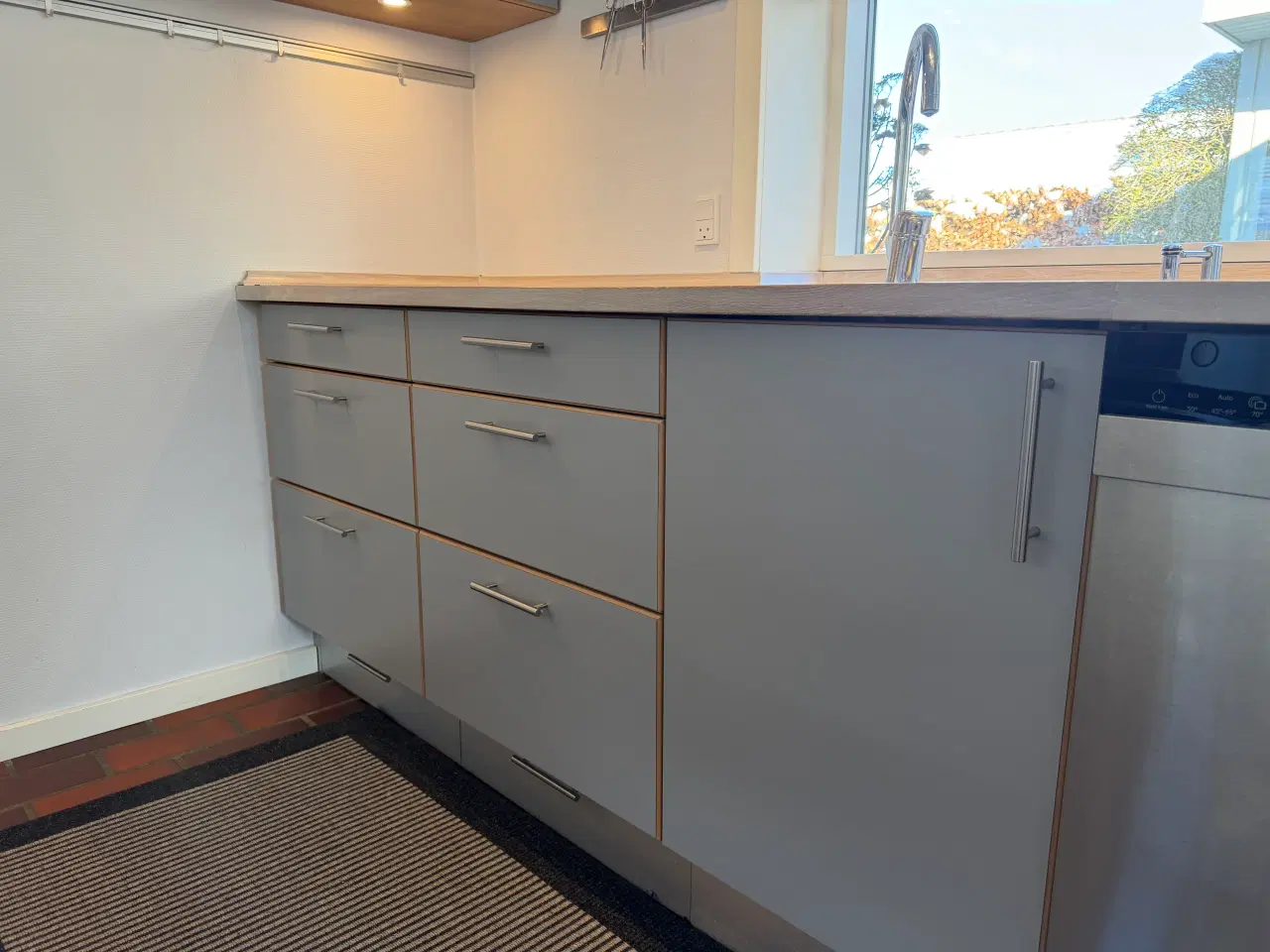 Billede 14 - Invita køkken i gråt laminat