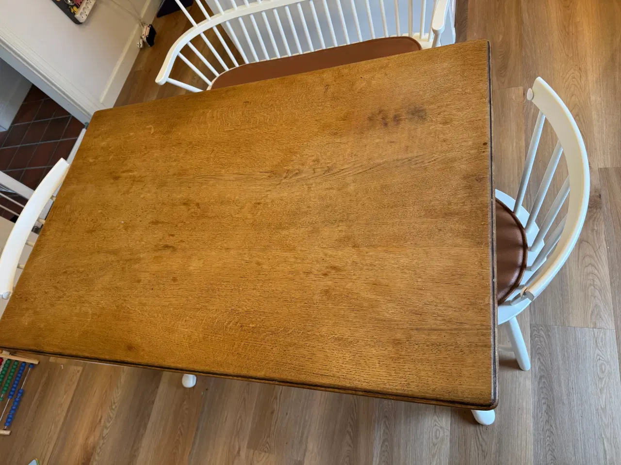 Billede 5 - Smukt romantisk spisebord med hvidmalet underdel