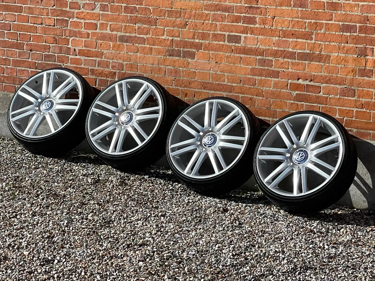 Billede 4 - Alufælge, 20" 215/30/R20 Der er 2 krydsmål 5 x112