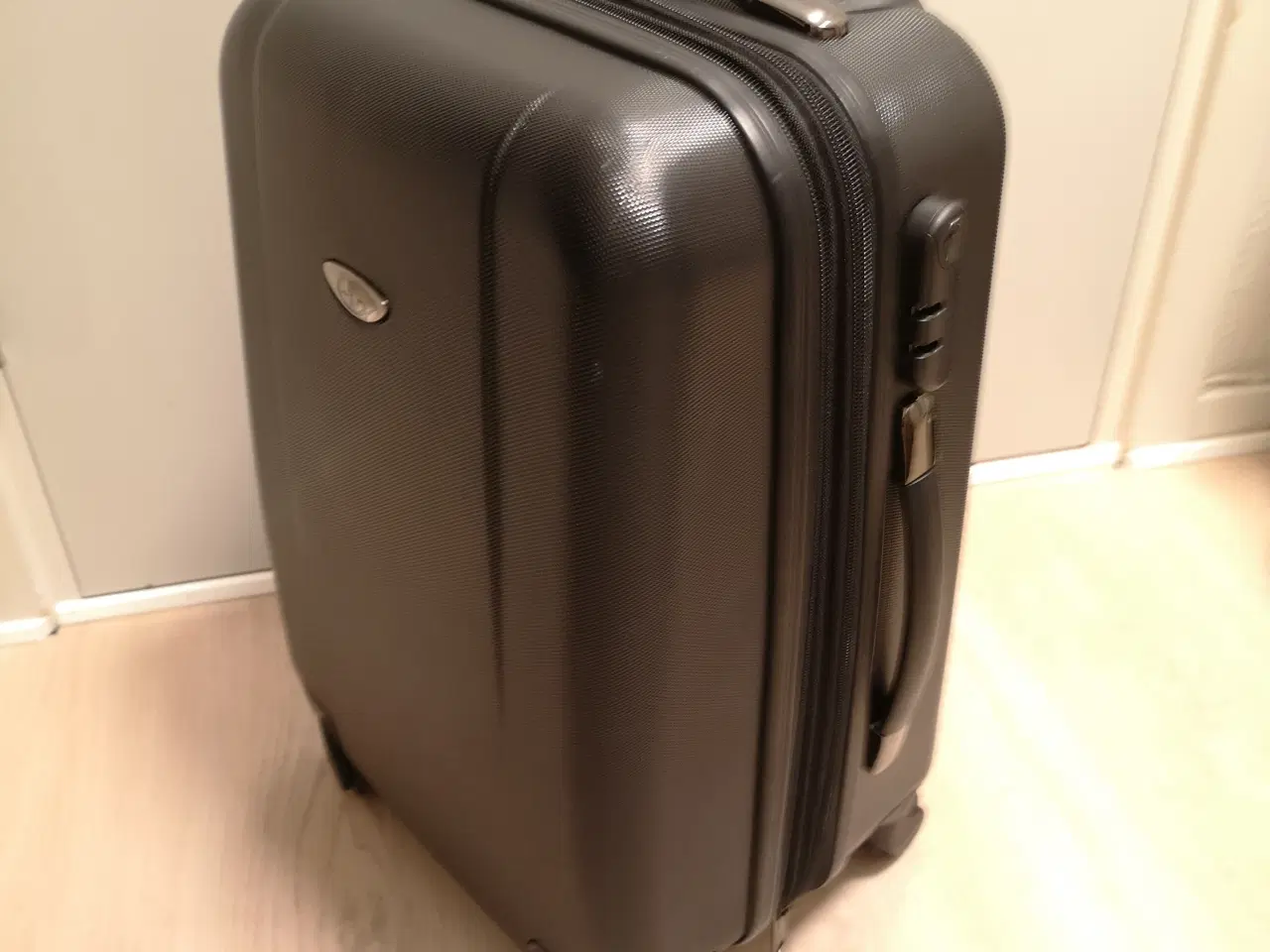 Billede 3 - Rejser firehjulet rullekuffert