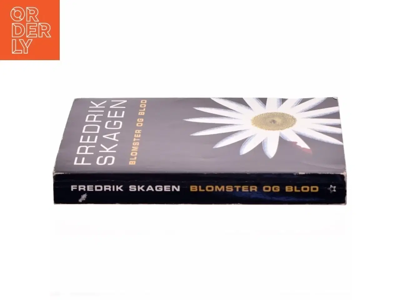 Billede 2 - Blomster og blod : roman af Fredrik Skagen (Bog)