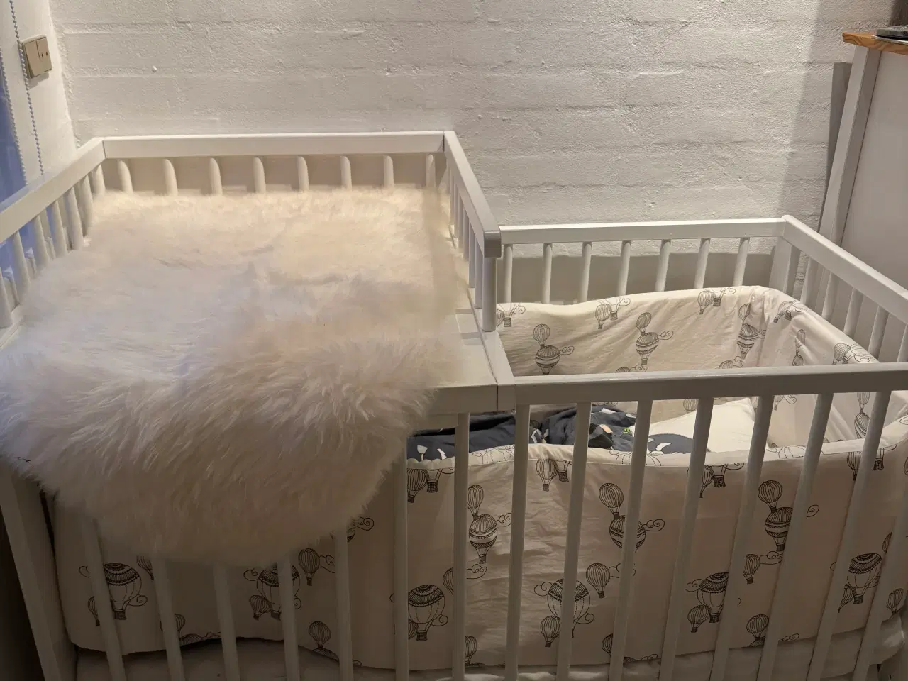 Billede 1 - Tremmeseng med puslebord