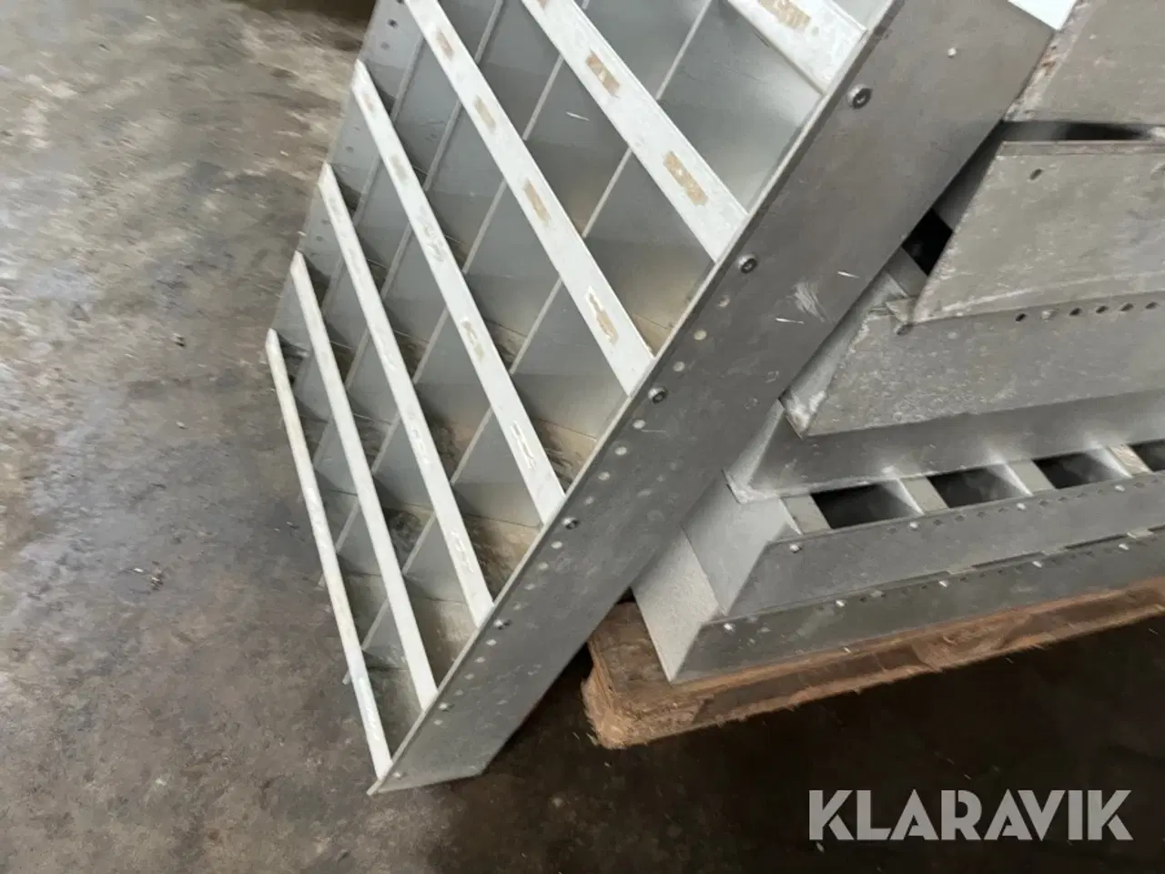 Billede 9 - Bolt hylder metal 10 styk