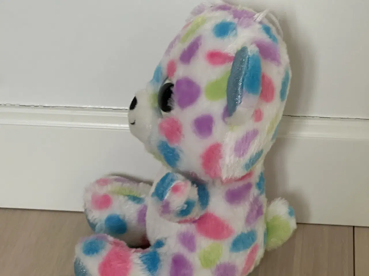 Billede 2 - 🌈 SØD FARVERIG BAMSE MED GLIMMERDETALJER 🌈
