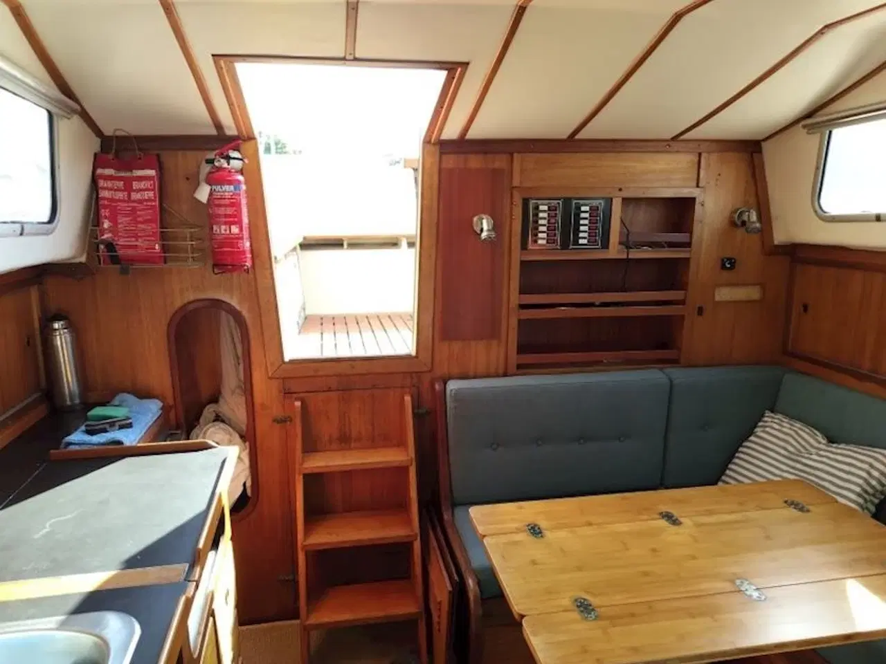 Billede 11 - Motor sejler med stor agter kahyt. Compass 31.