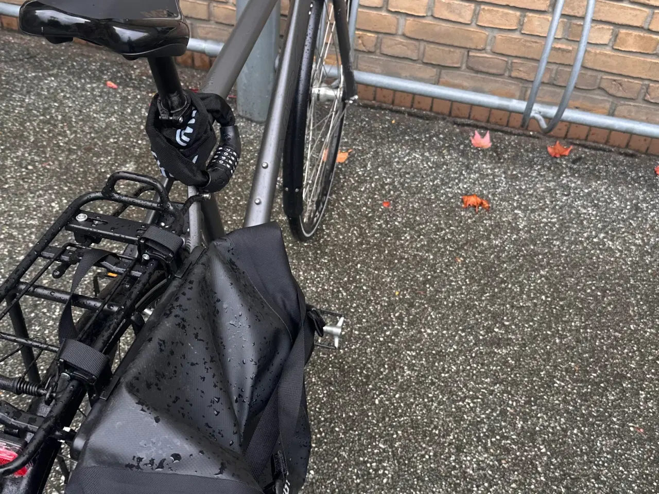 Billede 4 - MBK Genesis 2 – næsten ny, inkl. taske og låse
