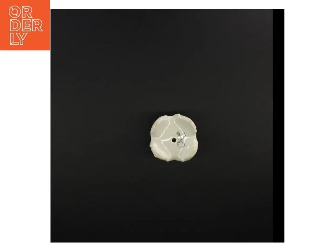 Billede 4 - Porcelænslysestage med blomstermotiv (str. 8 x 7 cm)