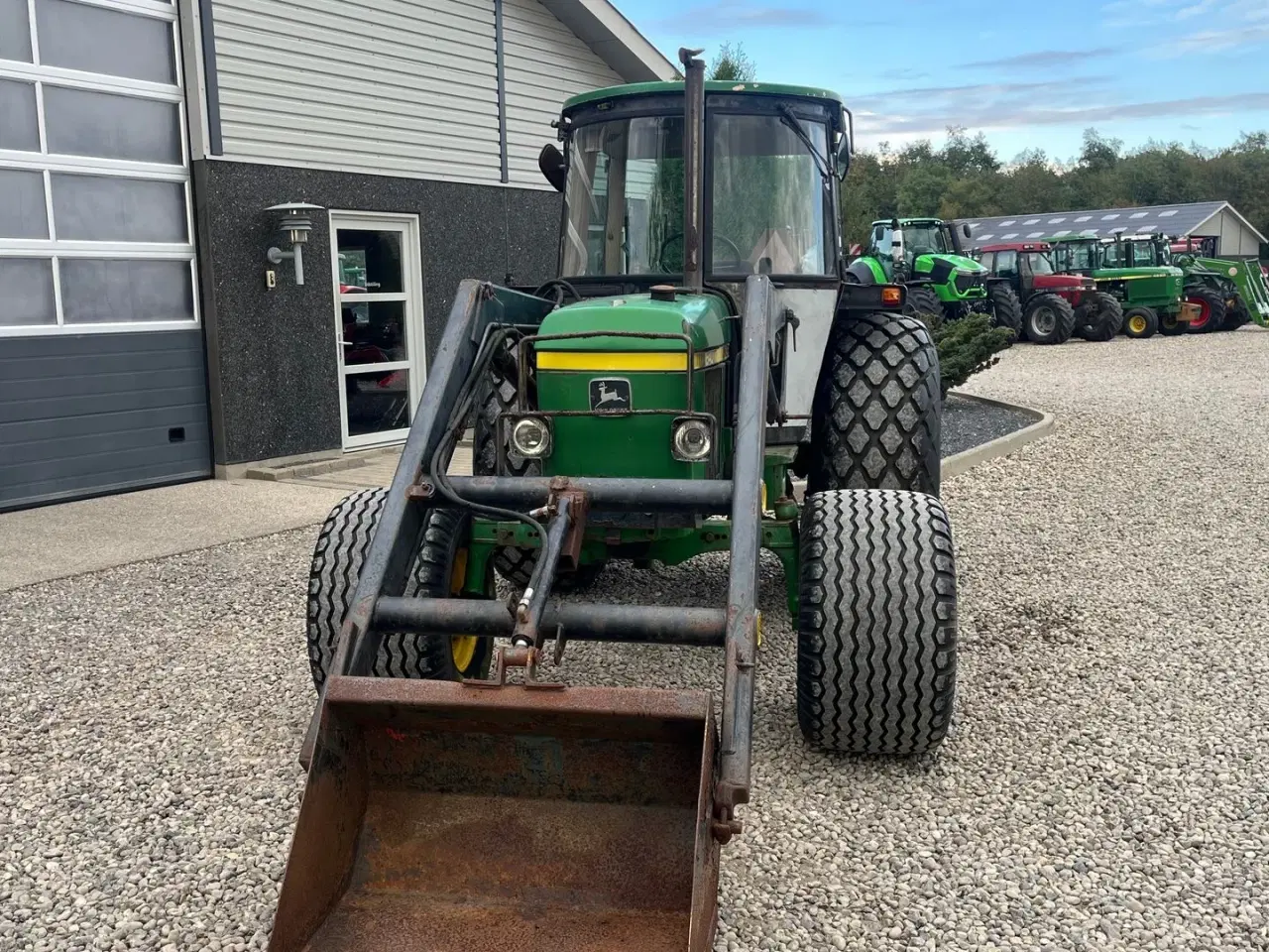Billede 8 - John Deere 1640 Med græsdæk og frontlæsser