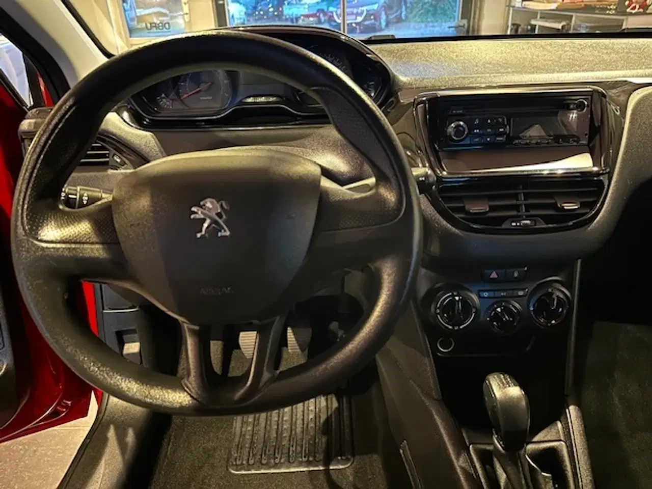 Billede 14 - 208 med fuld service.