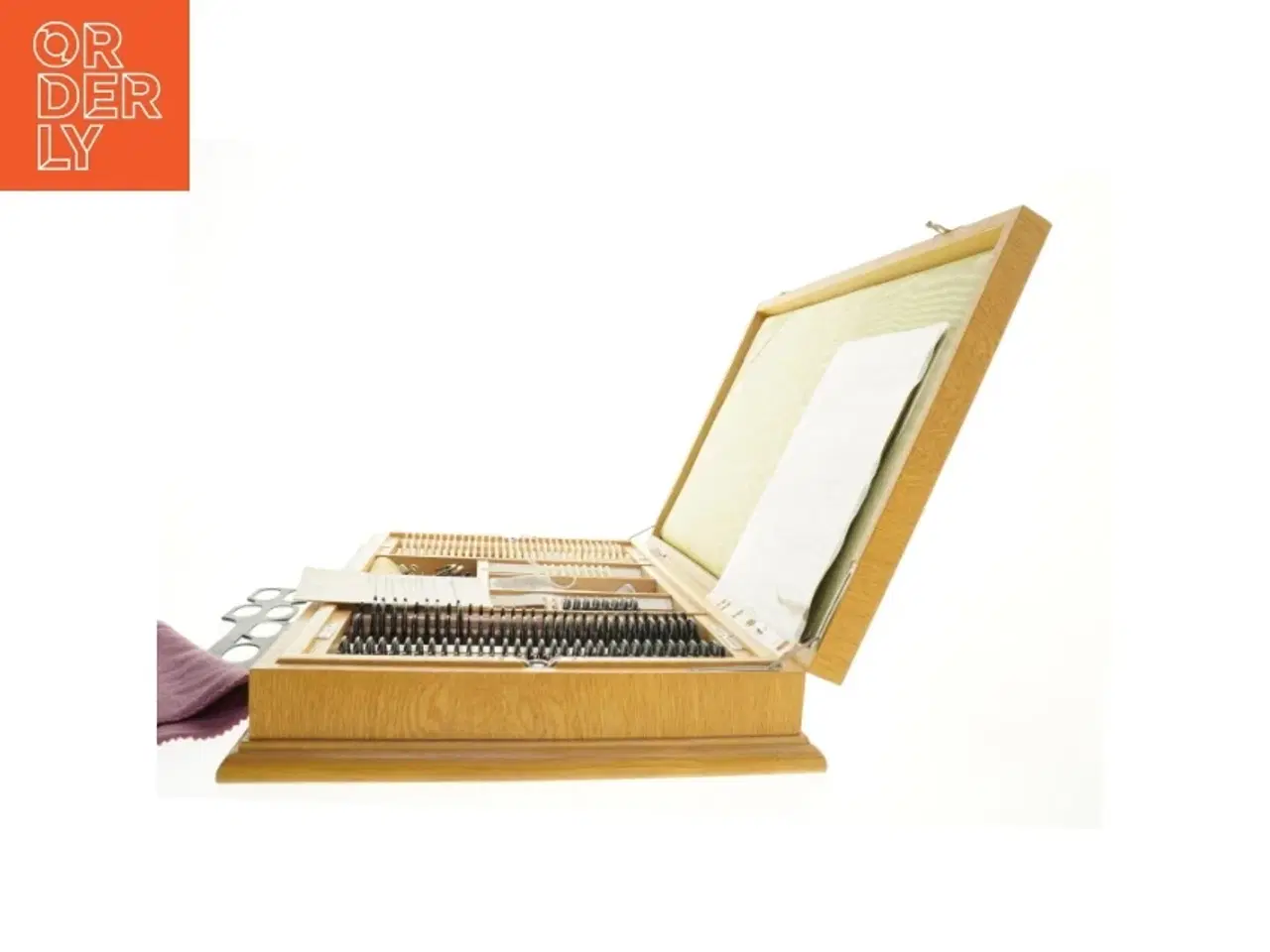 Billede 3 - Optiker udstyr i trækuffert. (str. 50x30 cm)