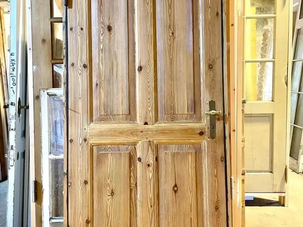 Billede 1 - Venstrehængt, lav Dannebrogsdør m. karm