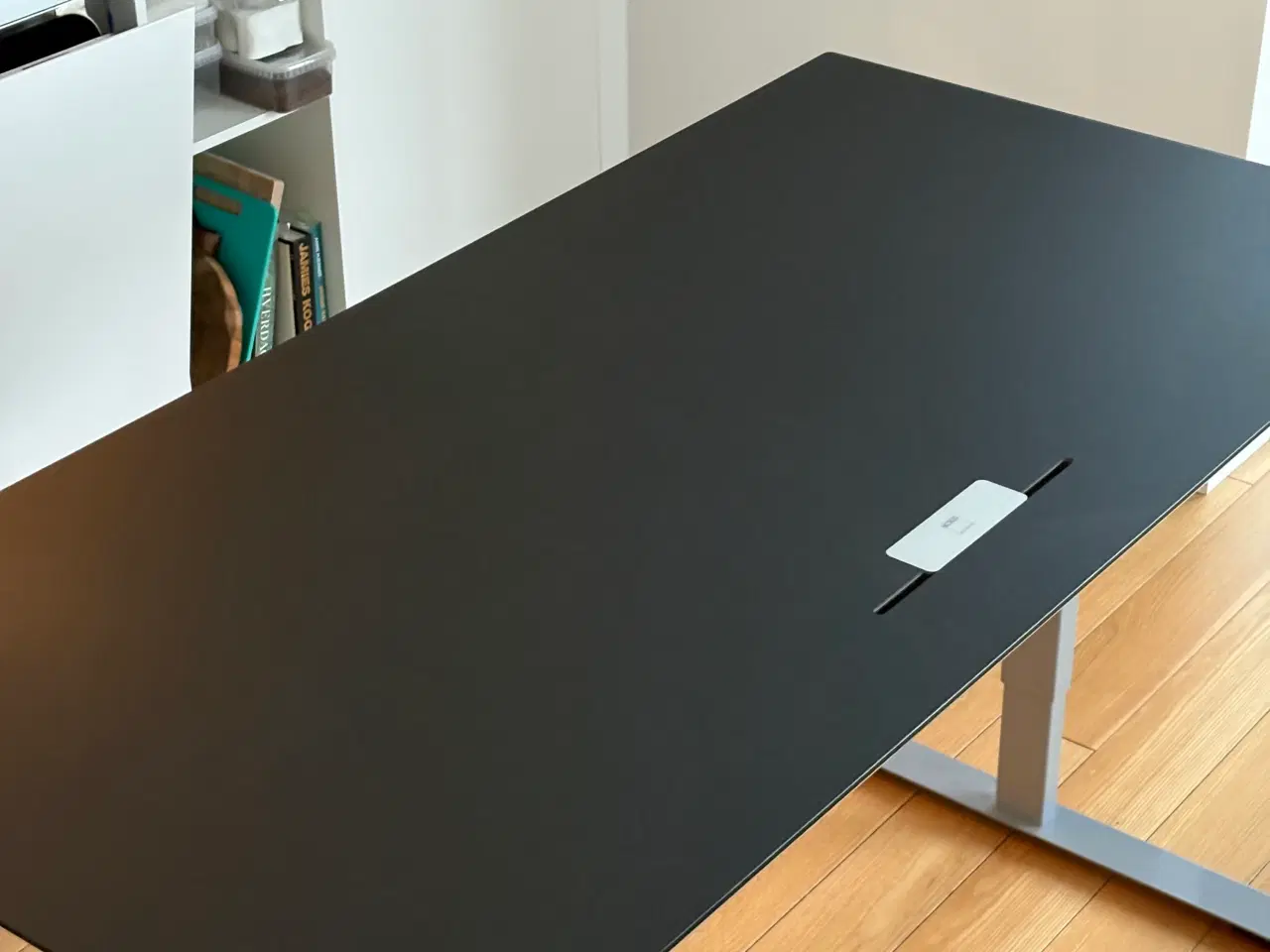 Billede 1 - Delta hæve-sænkebord - Sort linoleum 160*80