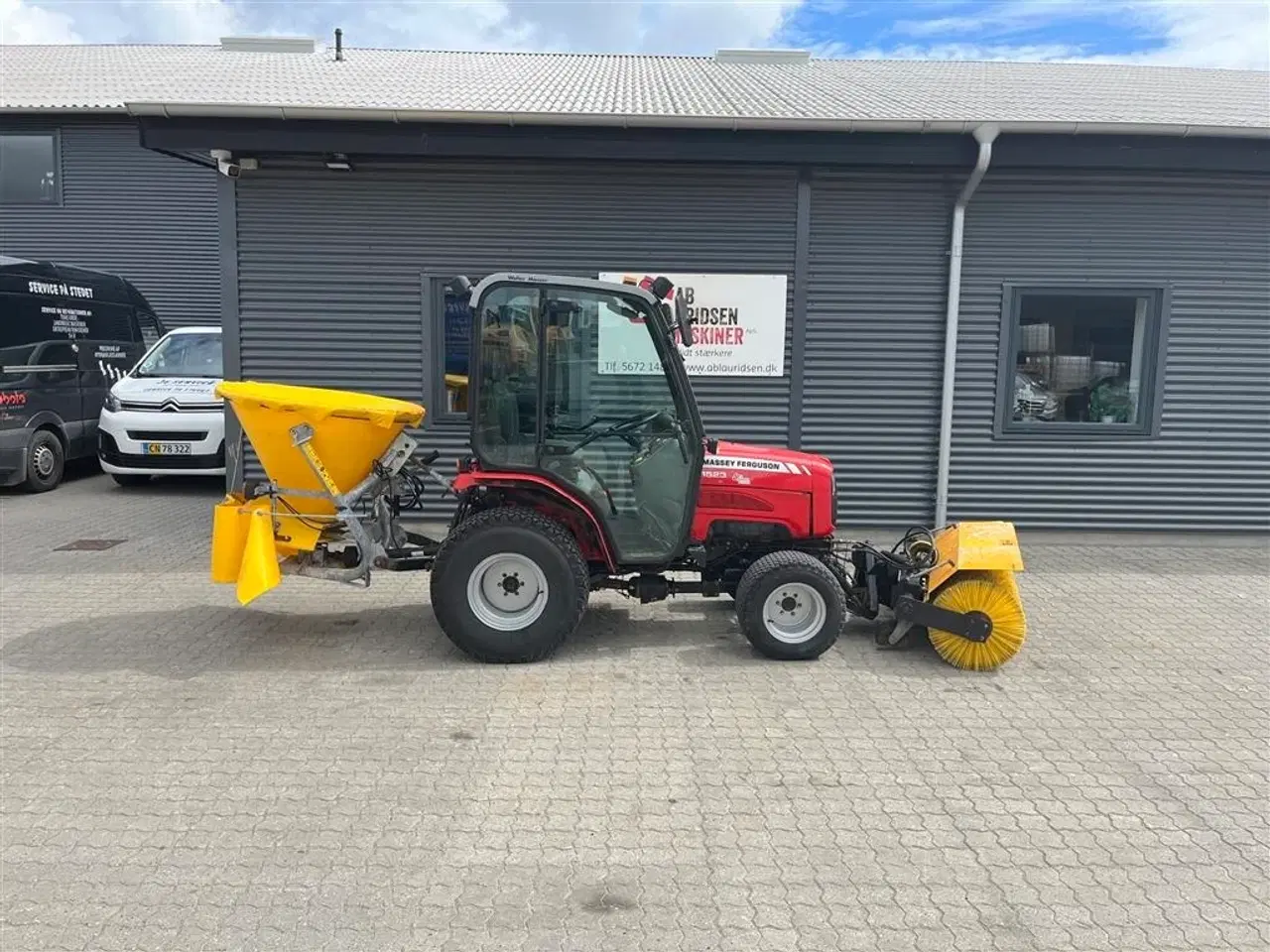 Billede 1 - Massey Ferguson 1523 med kost og saltspreder