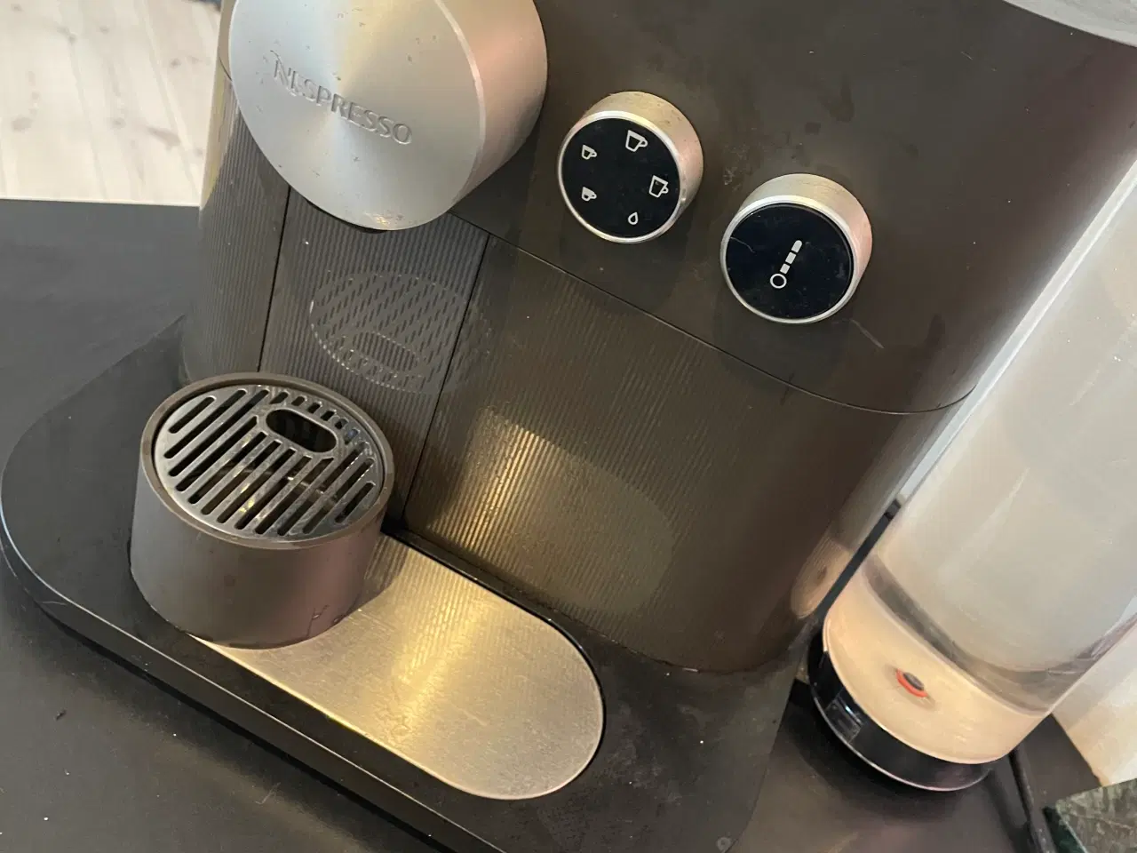 Billede 1 - Nespresso – Stilren kaffemaskine