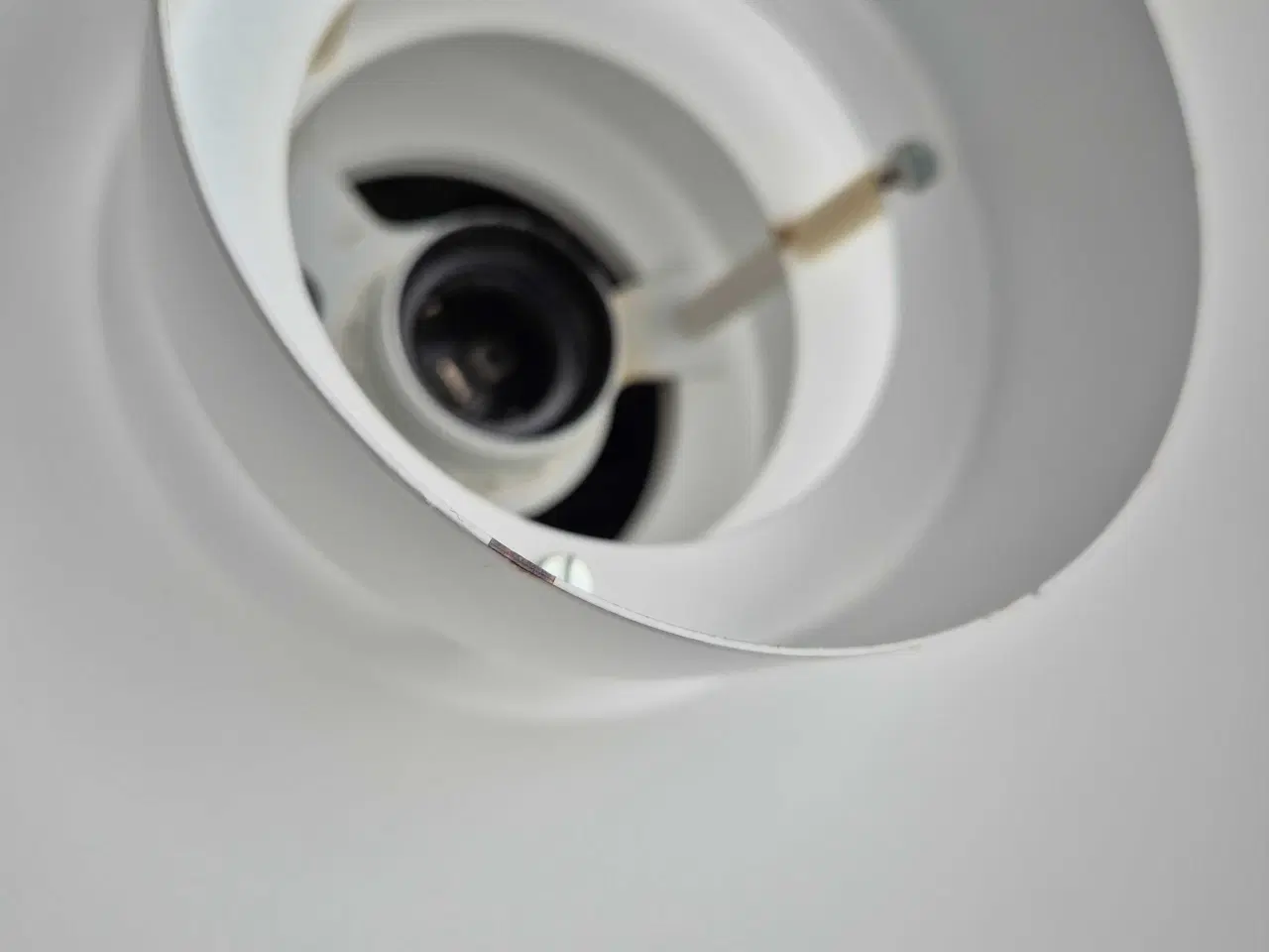 Billede 15 - Velholdt hvid flerskærmspendel 