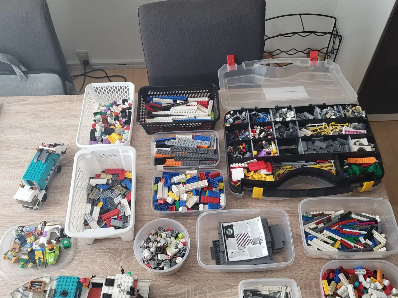 Billede 4 - Masser af lego byggesæt og mange løse dele, plader