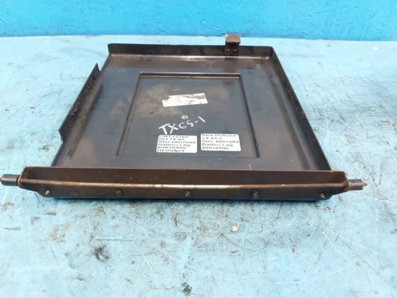 Billede 2 - New Holland TX65 Batteri Låg 80916596