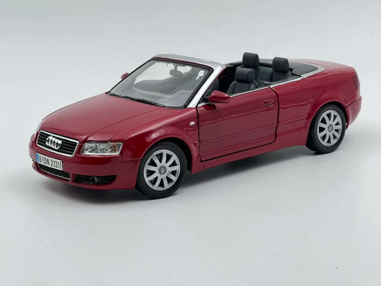 Billede 1 - 2004 Audi A4 3,0 V6 Cabriolet 1:18