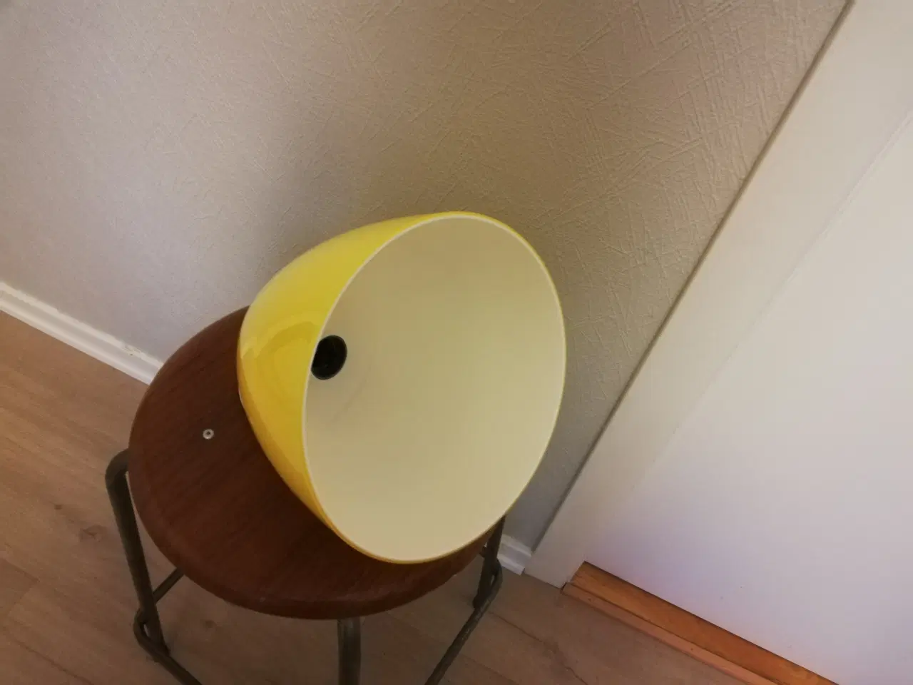 Billede 4 - Gul loftlampe i akryl retro