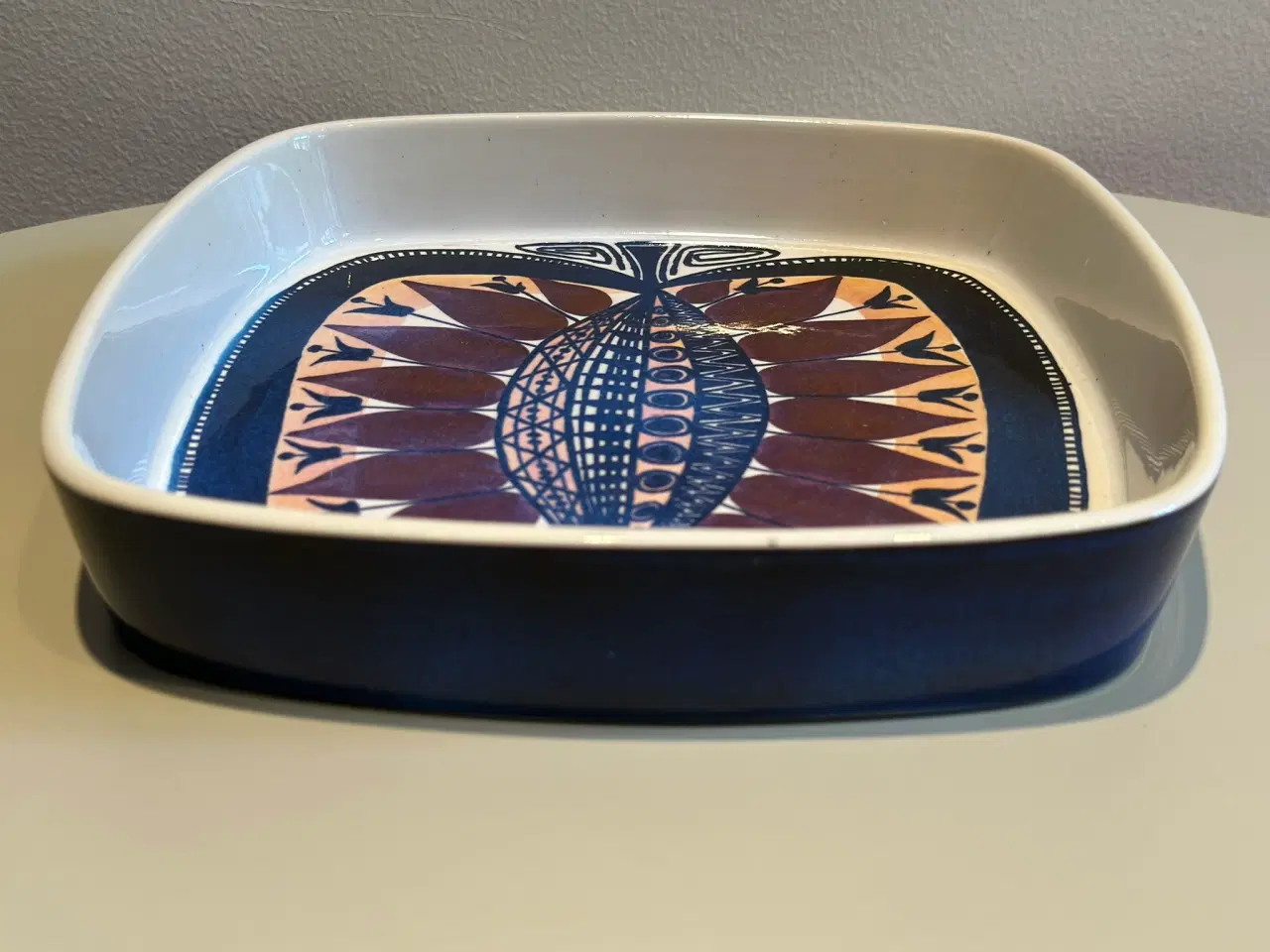 Billede 2 - Royal Copenhagen fajance fad nr. 168/2884