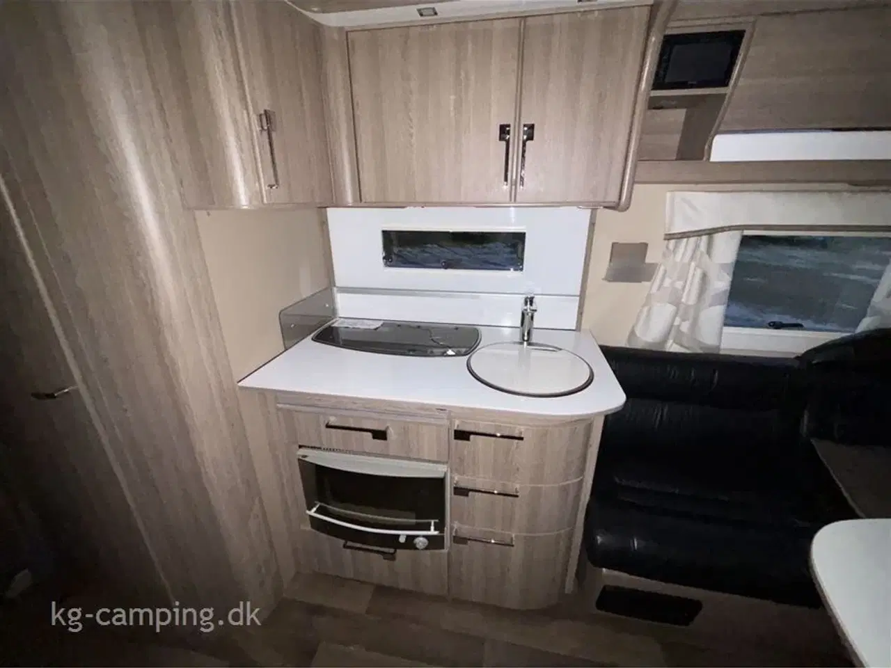 Billede 13 - 2016 - Kabe Royal 560 GLE KS   Topudstyret luksusvogn med mover, klimaanlæg og Markise