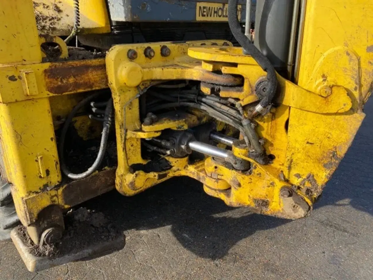 Billede 17 - New Holland LB115B - 4RS Sælges i dele/For parts