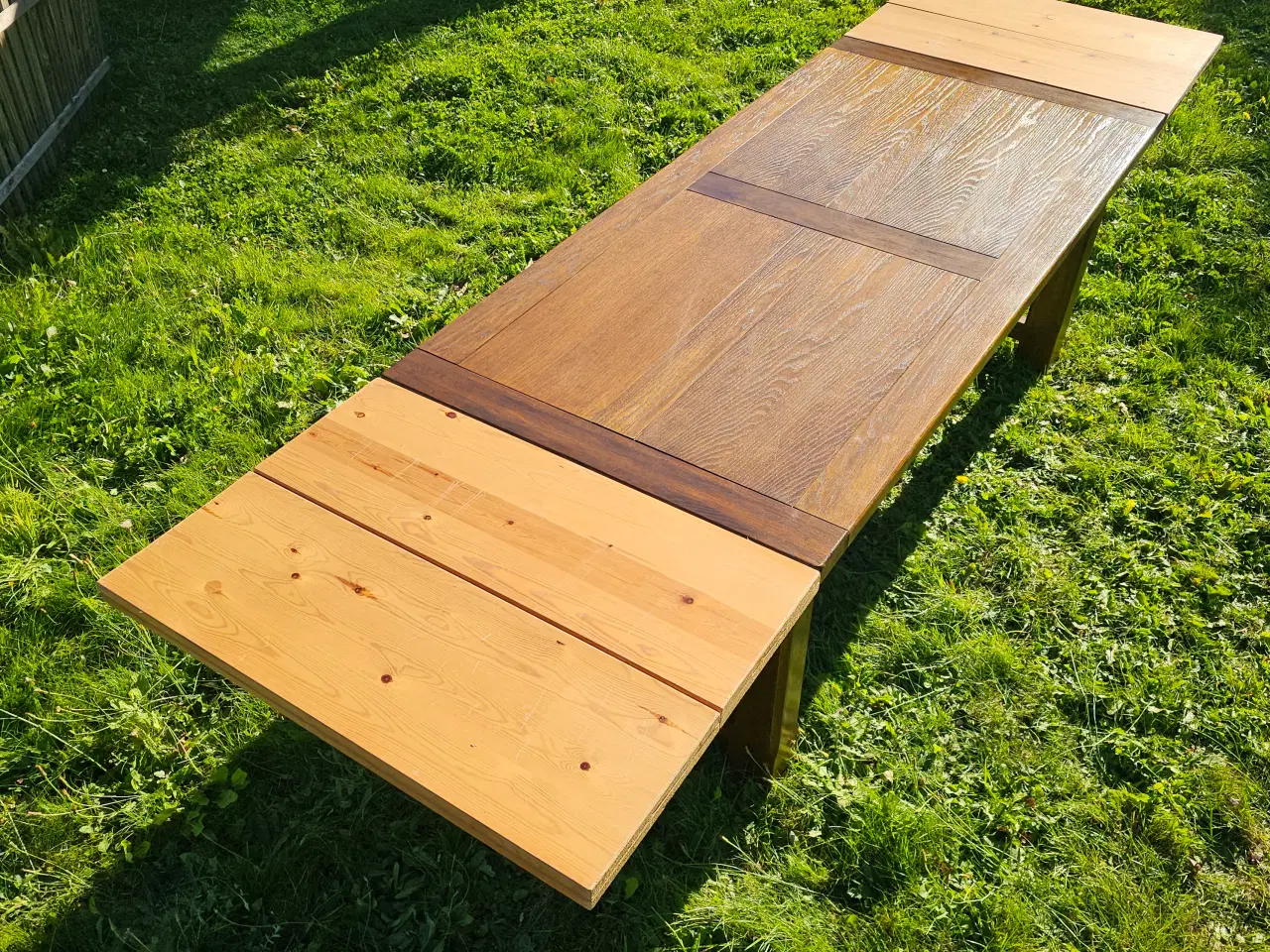 Billede 8 - ILVA Mørkt Spisebord – God Stand