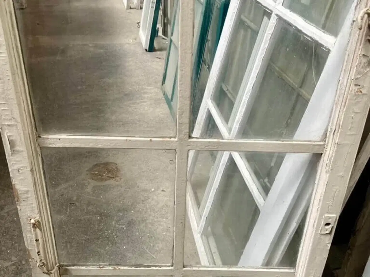 Billede 3 - 6-ruders vinduesramme m. jernsprosser