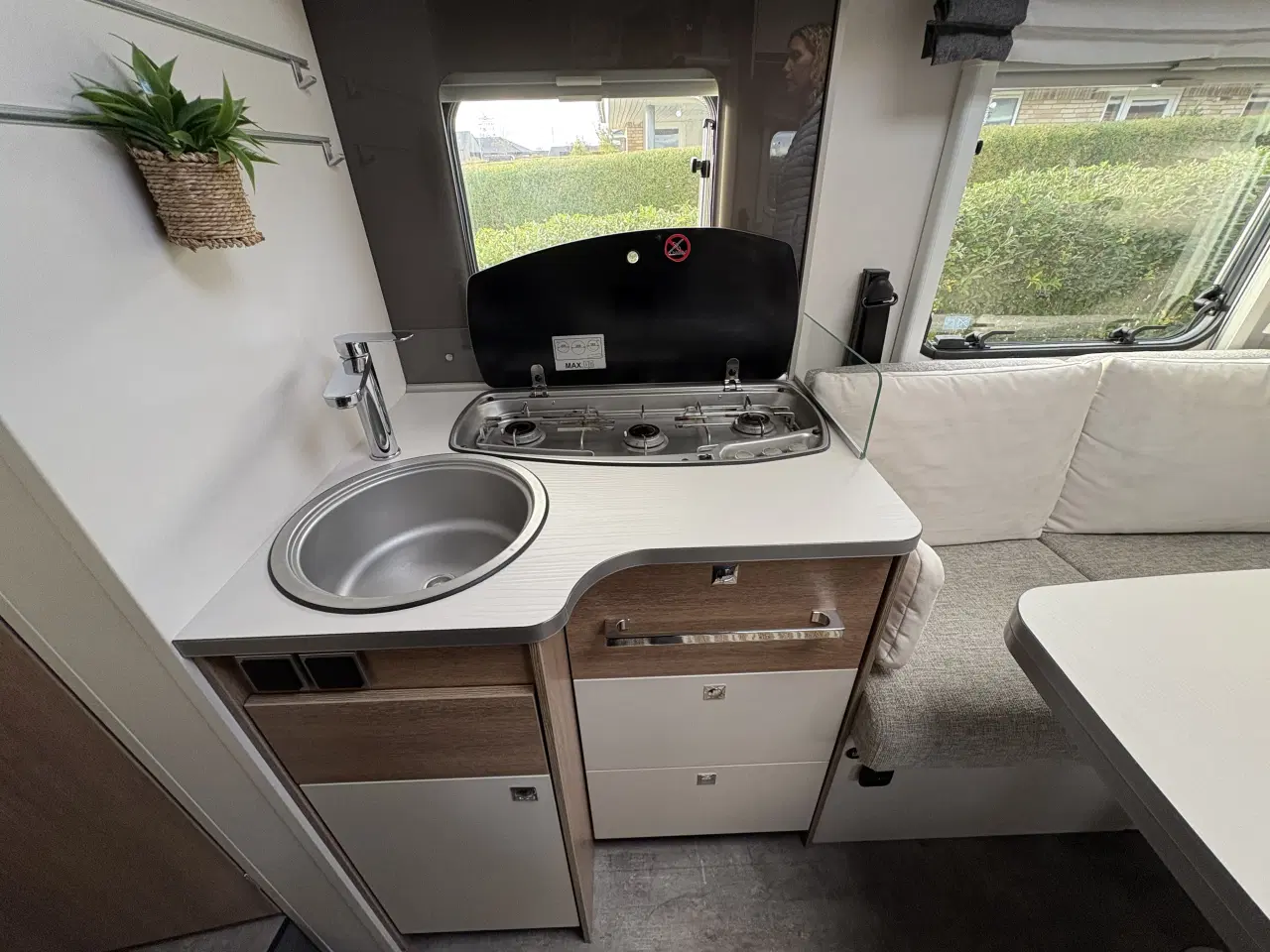 Billede 8 - Dethleffs I7057 EBL med face-to-face siddegruppe