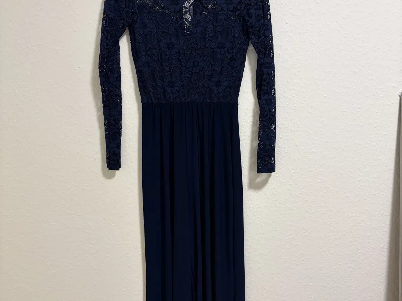 Billede 1 - Buksedragt/jumpsuit med blonde overdel