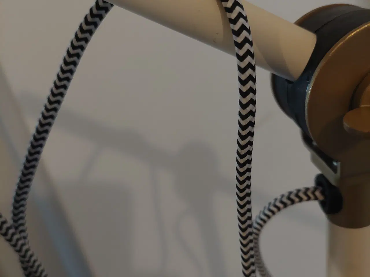 Billede 5 - gulv/standerlampen i hvid farve metal