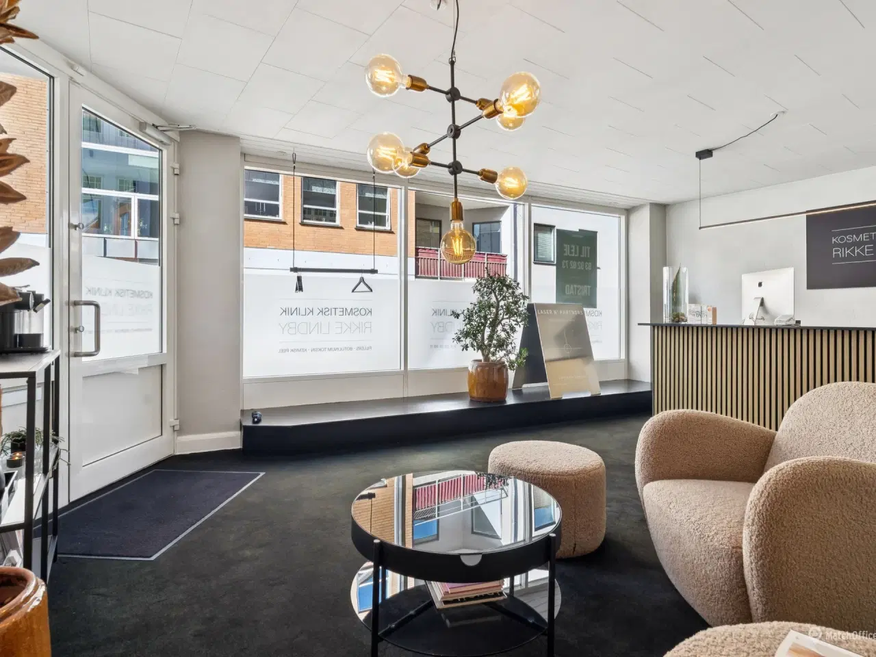 Billede 3 - Butik/klinik/kontor med store facadevinduer