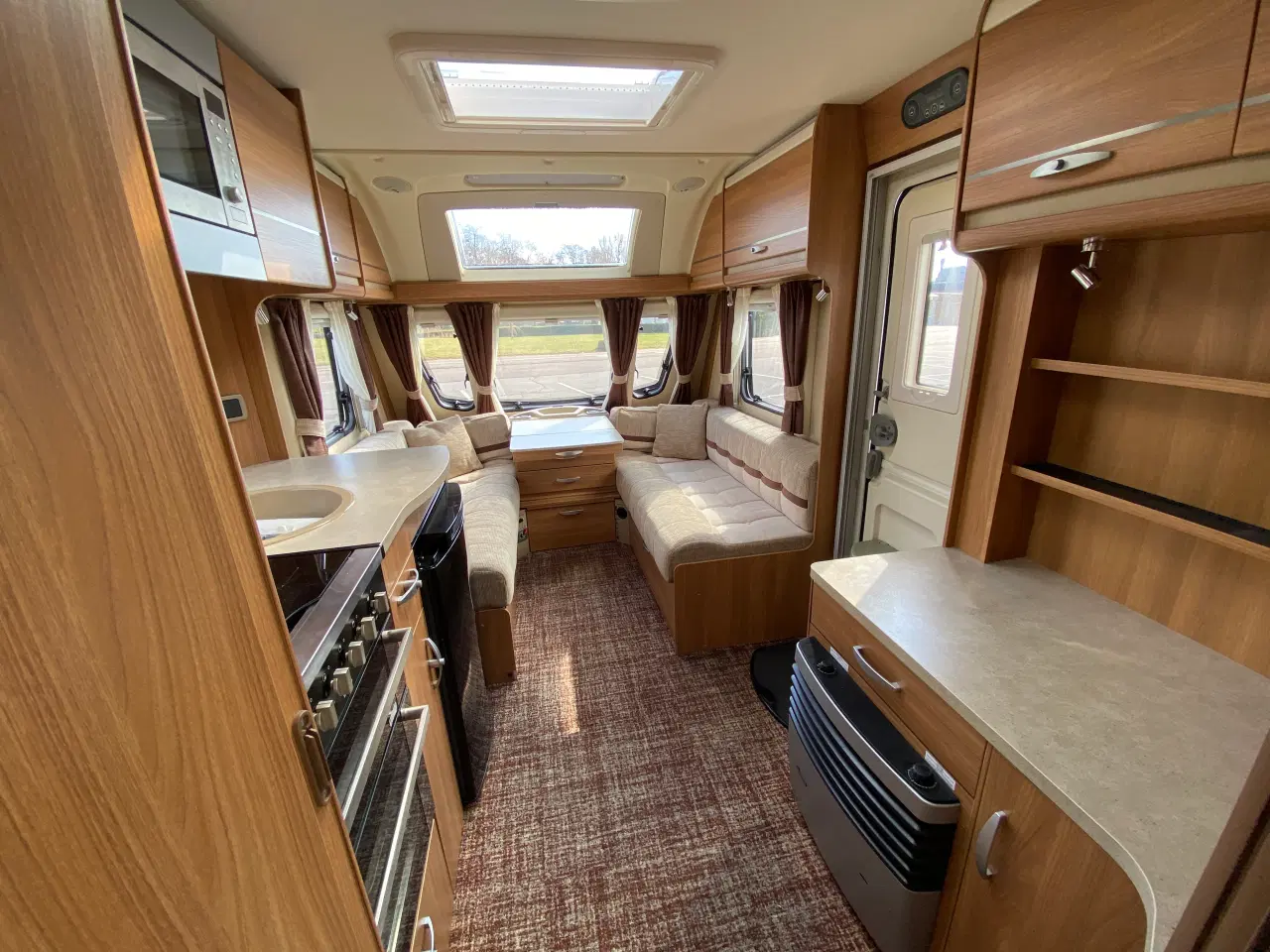 Billede 7 - KVALITET,CAMPINGVOGN ? der ligner en Autocamper. 