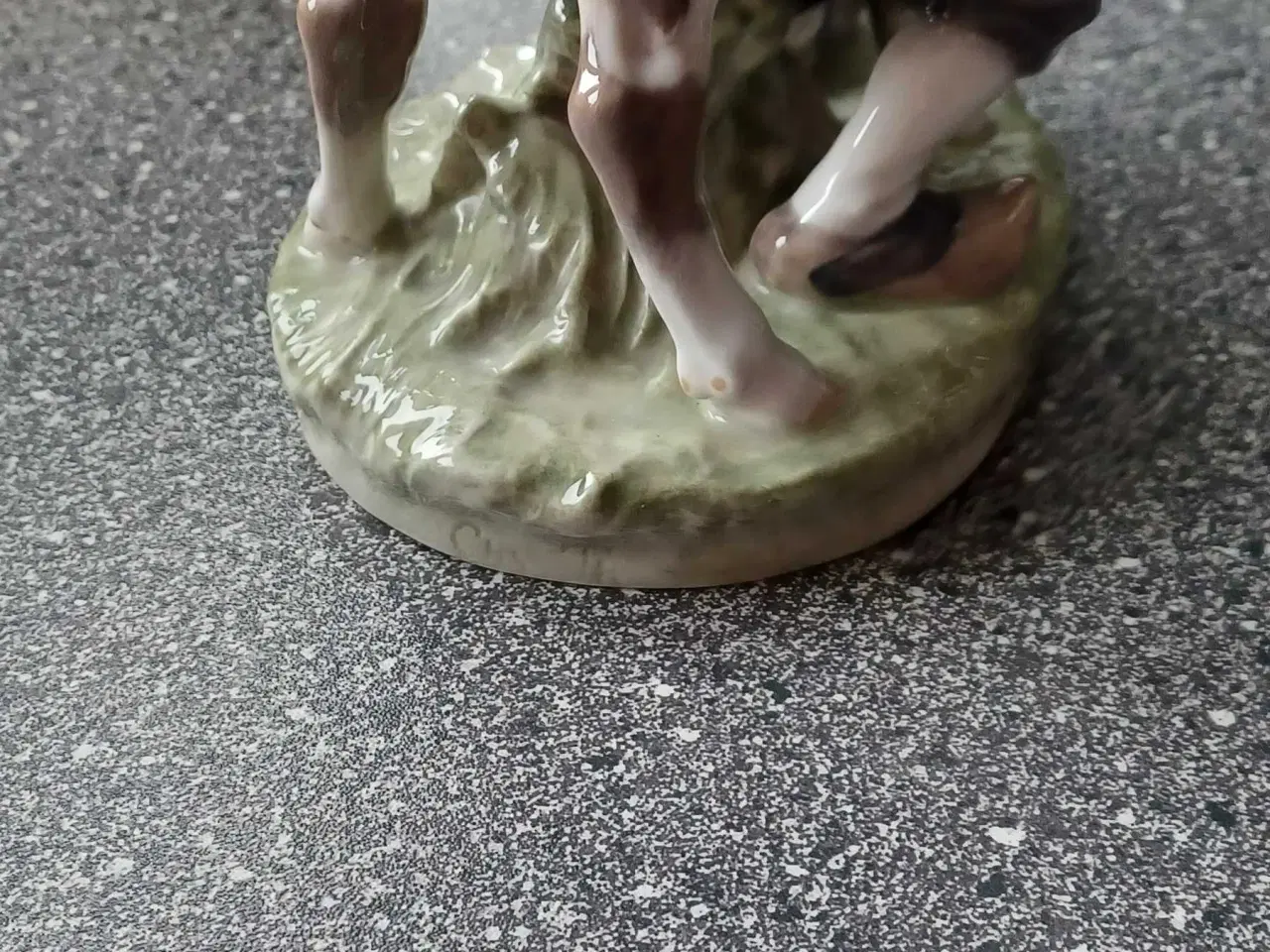 Billede 3 - ROYAL COPENHAGEN. Dreng med kalv.