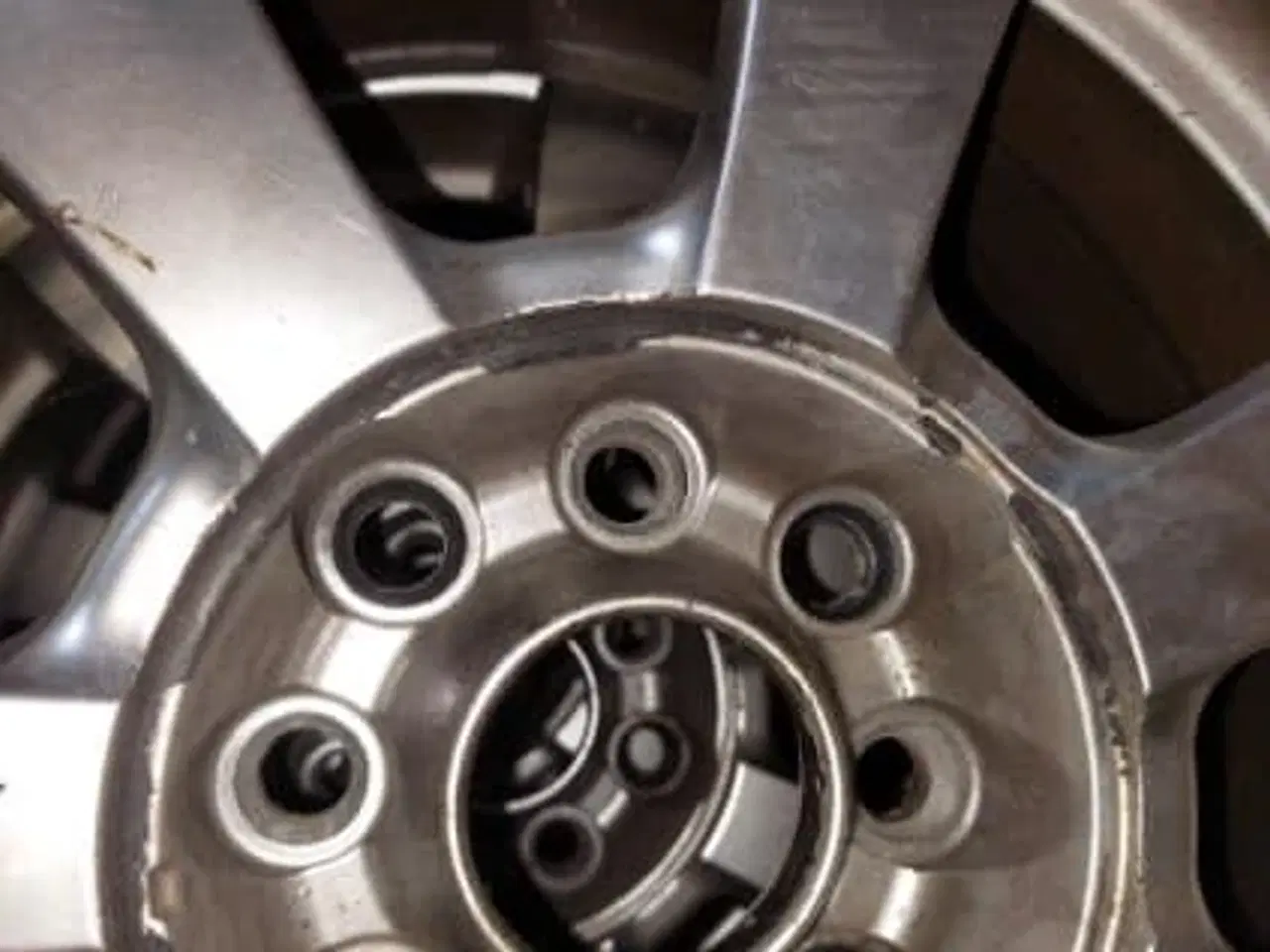 Billede 3 - OZ fælge med dæk.