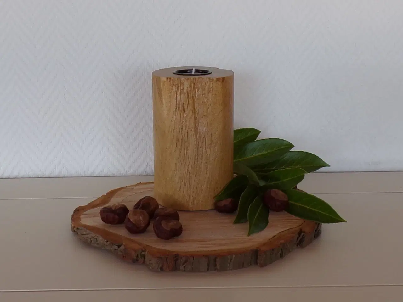 Billede 4 - NY Thuja Træskive med bark 32,5 cm lang