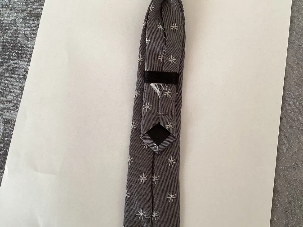 Billede 3 - Slips med hvide stjerner
