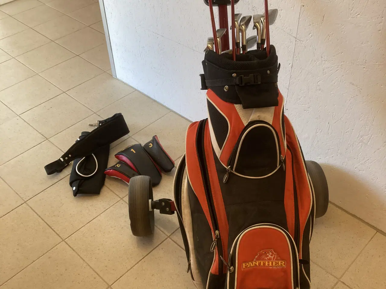 Billede 3 - Komplet Golfsæt vogn,køll/jern fakt som nyt.