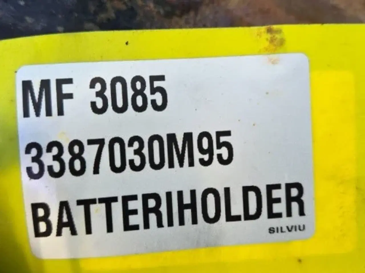 Billede 3 - Massey Ferguson 3085 Batteriholder 3387030M95