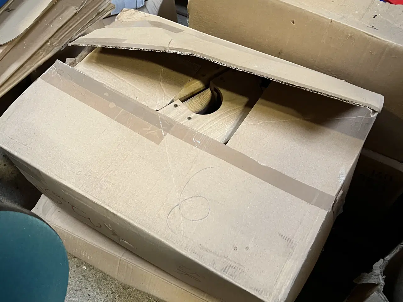 Billede 12 - Hej, jeg har nogle naturvarer, fugle, egern, pinds