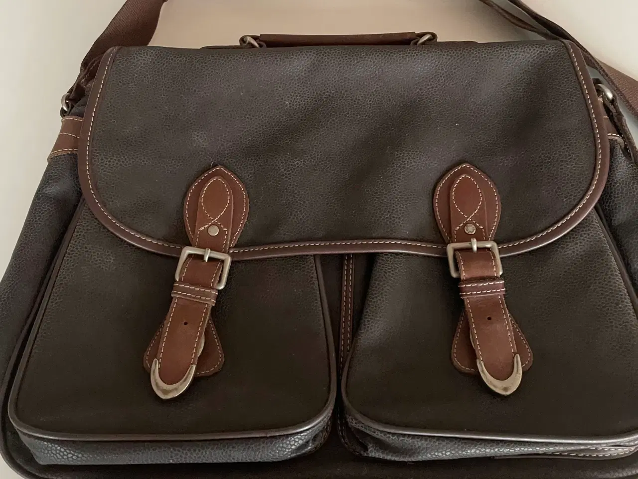 Billede 1 - Flot brun taske