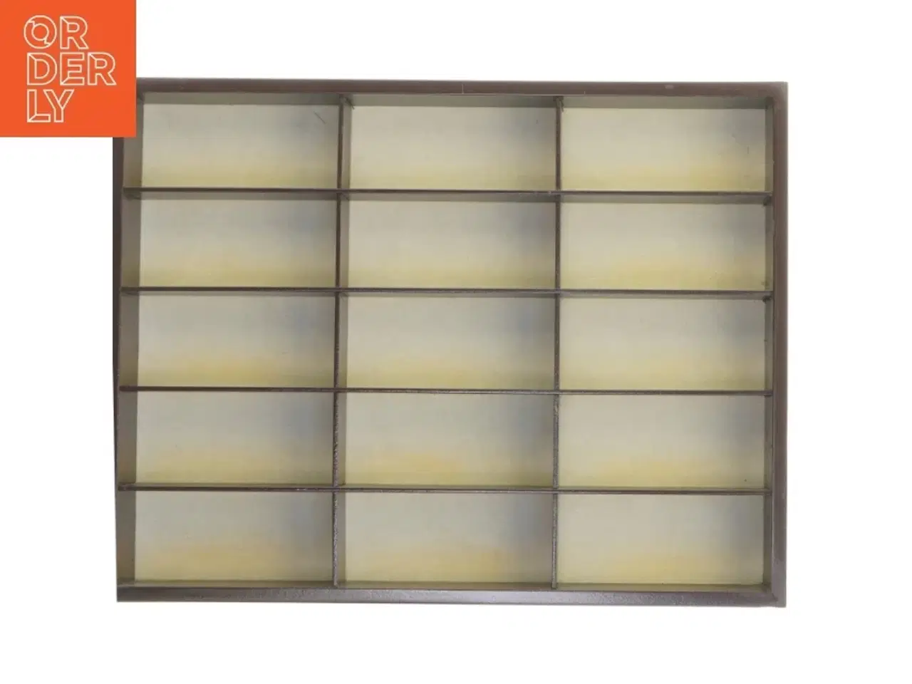 Billede 4 - 2 stk. Vægmonteret opbevaringsbakke fra Dinky Toys (str. 41 x 32 cm. 2 styk)