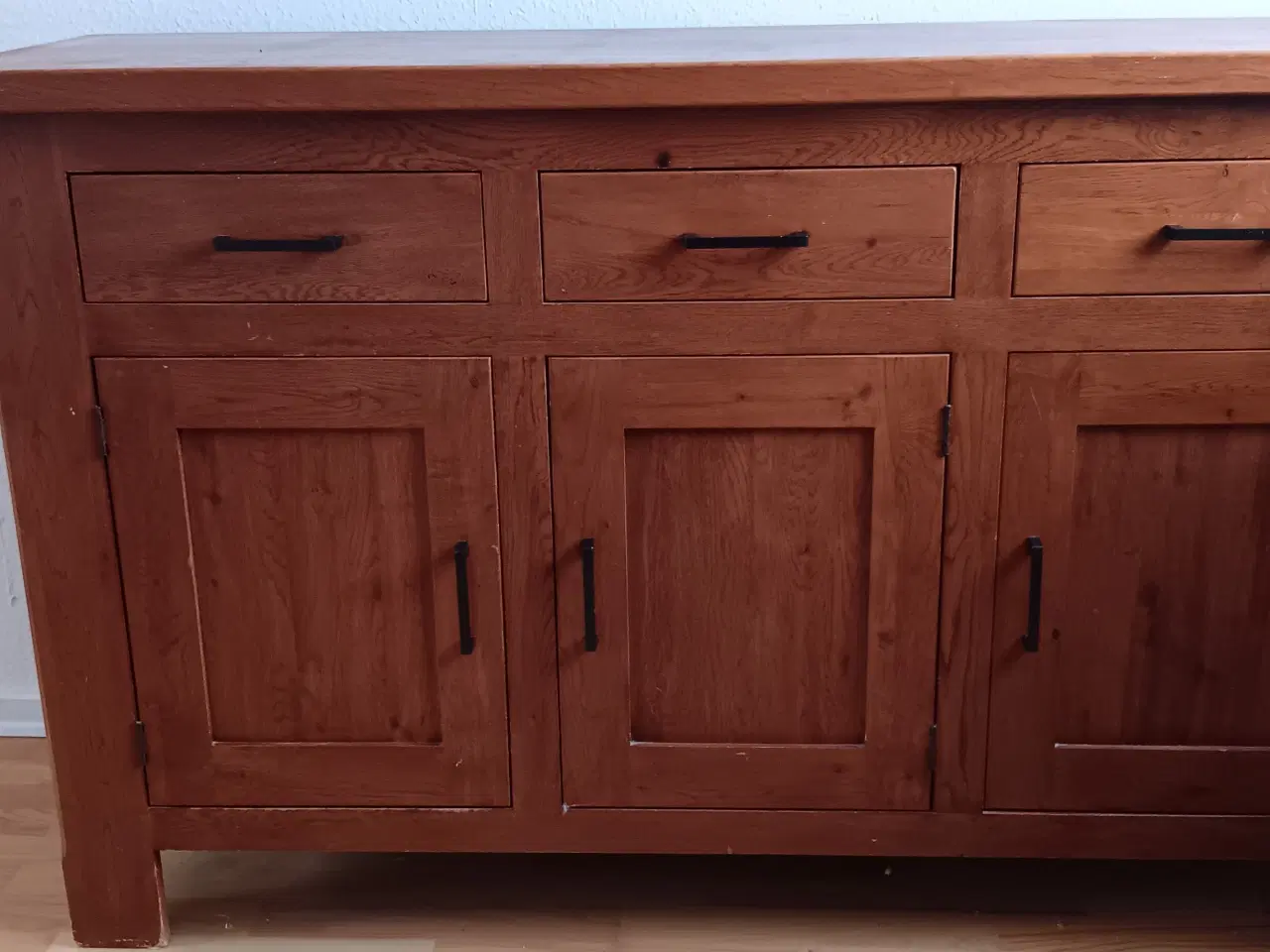 Billede 1 - Solid skænk sælges