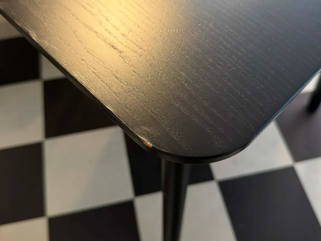 Billede 3 - Sort spisebord - Sælges billigt pga. flytning.