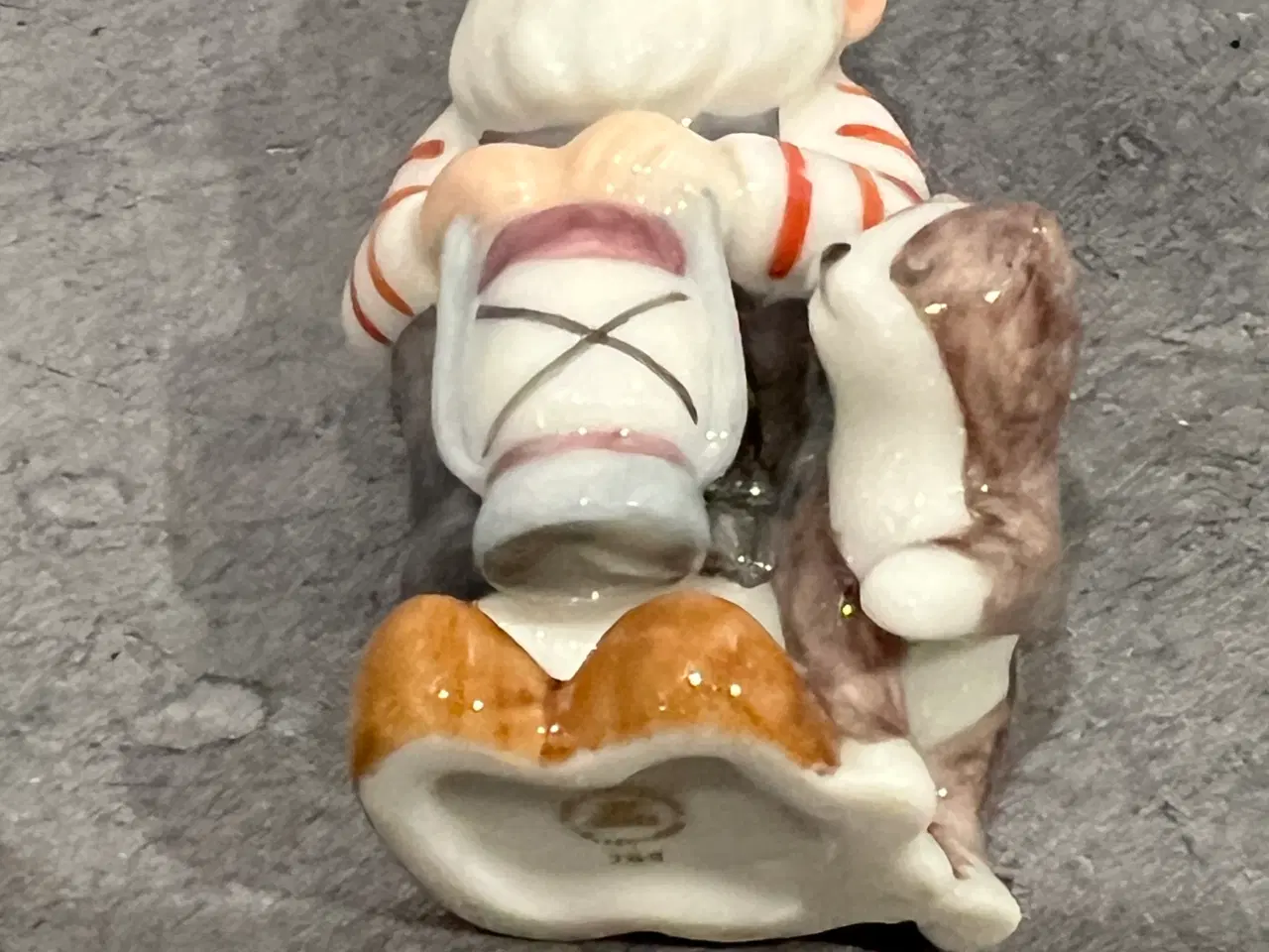 Billede 2 - Nisse med lygte og kat   figur nr 760